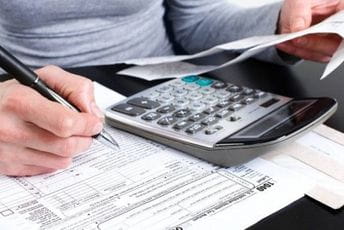 Izbjegli plaćanje poreza u iznosu godišnje plate skoro milion zdravstvenih radnika Izbjegli plaćanje poreza u iznosu godišnje plate skoro milion zdravstvenih radnika