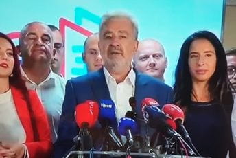 Krivokapić: Nudimo da sve nacionalne stranke priđu pobjedniku, ne možemo graditi CG drugačije Krivokapić: Nudimo da sve nacionalne stranke priđu pobjedniku, ne možemo graditi CG drugačije