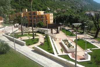 Zatvaraju se dječja igrališta u Kotoru, korona ušla u risanski Dom starih