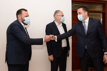 Potpisan ugovor: 450.000 eura za obroke koje će pripremati učenici "Sergije Stanić" Potpisan ugovor: 450.000 eura za obroke koje će pripremati učenici "Sergije Stanić"