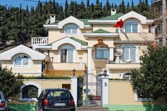 Kineska ambasada uručila prihvatna pisma crnogorskim stipendistima Kineska ambasada uručila prihvatna pisma crnogorskim stipendistima