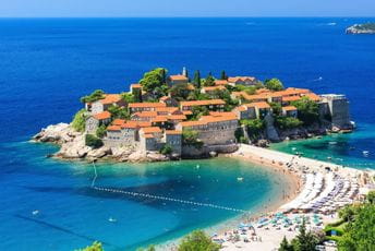 "Spoj crnogorske prirodne ljepote i bogate istorije": Na listi 100 najboljih plaža na svijetu našao se i Sveti Stefan