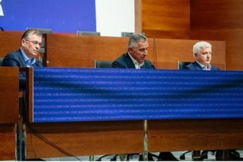 CEDEM: Podrška DPS-u opada, više od 80 odsto građana ne dovodi u pitanje nezavisnost države CEDEM: Podrška DPS-u opada, više od 80 odsto građana ne dovodi u pitanje nezavisnost države