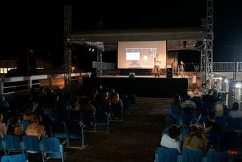 Predstava "Nestabilno" se igra u Njegoševom parku Program Povid 19 - FIAT 2020