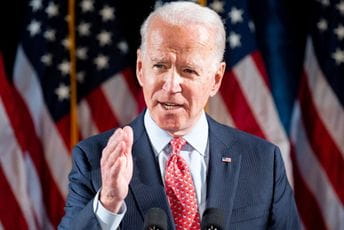 Bajden predstavio plan za borbu protiv pandemije: Amerikancima ček na 1.400 dolara Bajden predstavio plan za borbu protiv pandemije: Amerikancima ček na 1.400 dolara