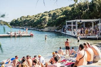 Hrvatska ostvarila bolji turistički rezultat od nekoliko mediteranskih zemalja Hrvatska ostvarila bolji turistički rezultat od nekoliko mediteranskih zemalja
