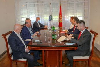 Husović: Želimo manjinsku vladu koju bi predvodile Demokrate, Bečić: Bez manjina nema potpunog pomirenja Husović: Želimo manjinsku vladu koju bi predvodile Demokrate, Bečić: Bez manjina nema potpunog pomirenja