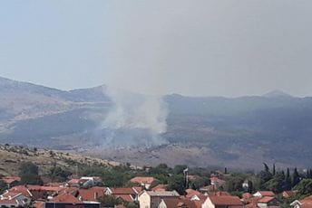 Podgorički vatrogasci intervenisali na više lokacija, aktivan požar na brdu Mihinja Podgorički vatrogasci intervenisali na više lokacija, aktivan požar na brdu Mihinja