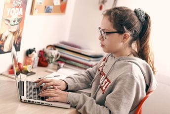 Gotovo 5.000 osnovaca nema preko čega da prati onlajn nastavu Ilustracija