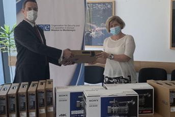 Donirali tehničku opremu Odsjeku za novinarstvo Donirali tehničku opremu Odsjeku za novinarstvo