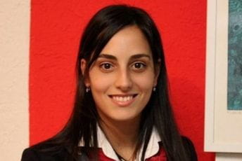 Milica Lakićević predstavila projekat "Analiza-Oživljavanje-Igra" Milica Lakićević predstavila projekat "Analiza-Oživljavanje-Igra"