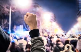 Od nasilja do agresije Od nasilja do agresije