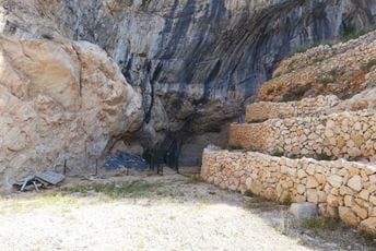 Nastavljeno arheološko istraživanje Crvene stijene Nastavljeno arheološko istraživanje Crvene stijene