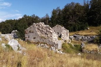 LOVĆENSKI MEDALJONI: Crkovne kuće Kustudija