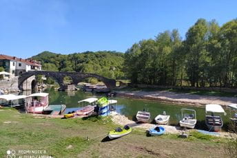 Rijeka Crnojevića: Prošle godine na stotine stranaca, najtraženija "Amazon tura" Rijeka Crnojevića: Prošle godine na stotine stranaca, najtraženija "Amazon tura"