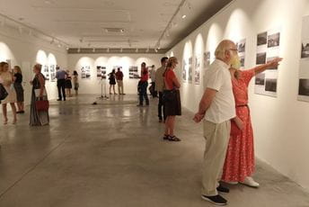 Sinoć otvorena izložba starih fotografija Durmitorski motivi kroz objektiv prvih istraživača 1890-1940 Sinoć otvorena izložba starih fotografija Durmitorski motivi kroz objektiv prvih istraživača 1890-1940