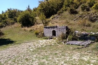 LOVĆENSKI MEDALJONI: Izvor, ograđen u Njegoševo doba