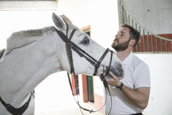 Modar ispod oka: Prva fotka Petra Strugara nakon napada na salašu (FOTO) Modar ispod oka: Prva fotka Petra Strugara nakon napada na salašu (FOTO)