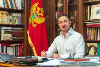 "Oprečne izjave Krivokapića" "Oprečne izjave Krivokapića"