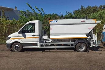 U Bar dopremljena dva specijalizovana vozila za pražnjenje kontejnera U Bar dopremljena dva specijalizovana vozila za pražnjenje kontejnera