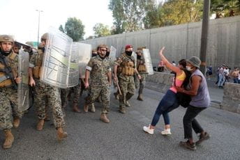 Sukobi demonstranata i policije kod predsjedničke palate u Bejrutu Sukobi demonstranata i policije kod predsjedničke palate u Bejrutu