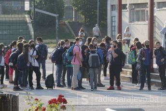 Đaci u BIH krenuli u školu, po ovom modelu Đaci u BIH krenuli u školu, po ovom modelu