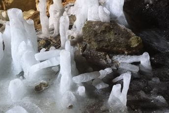 Krivična prijava protiv državljanina Bjelorusije, lomio stalaktite u Ledenoj pećini Polomljeni stalaktiti, Ledena pećina, NP"Durmitor"