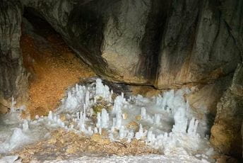 Uništavao ukrase u Ledenoj pećini: Optužni predlog protiv Bjelorusa Uništavao ukrase u Ledenoj pećini: Optužni predlog protiv Bjelorusa