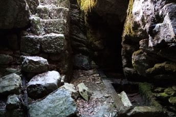 LOVĆENSKI MEDALJONI: Izvor u pećini ispod Jezerskog vrha