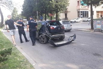 Lančani udes u Podgorici: Udarao u sve što mu se našlo na putu Lančani udes u Podgorici: Udarao u sve što mu se našlo na putu