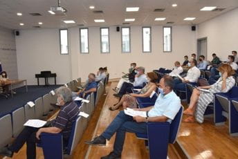 Senat UCG predlaže 100 mjesta za upis na doktorske studije za studijsku 2020/2021. godinu Senat UCG predlaže 100 mjesta za upis na doktorske studije za studijsku 2020/2021. godinu