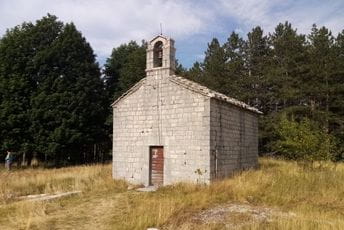 LOVĆENSKI MEDALJONI: Usamljena Preobraženska crkva