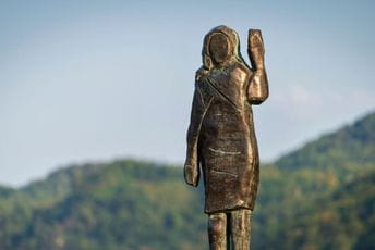 Melanija dobila novi kip: Prva dama u prirodnoj veličini Melanija dobila novi kip: Prva dama u prirodnoj veličini