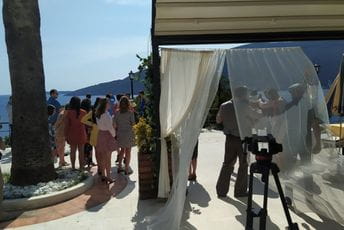 Prvi kadrovi sa snimanja filma "Toma" u Herceg Novom (FOTO) Sa snimanje u Gradskoj kafani - Herceg Novi