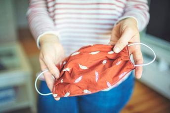 Osuđenici sašili 16.000 maski za osnovce Osuđenici sašili 16.000 maski za osnovce