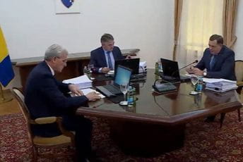 Komšić i Džaferović glasali za priznanje Kosova, ambasada BiH ostaje u Tel Avivu Komšić i Džaferović glasali za priznanje Kosova, ambasada BiH ostaje u Tel Avivu