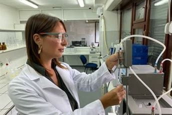 Počela sa radom savremena Carinska laboratorija za analizu nafte i naftnih derivata Počela sa radom savremena Carinska laboratorija za analizu nafte i naftnih derivata