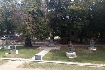 LOVĆENSKI MEDALJONI: Vijenac Petrovića