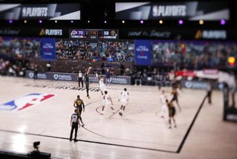 Dejvis uz zvuk sirene za pobjedu Lejkersa Dejvis uz zvuk sirene za pobjedu Lejkersa