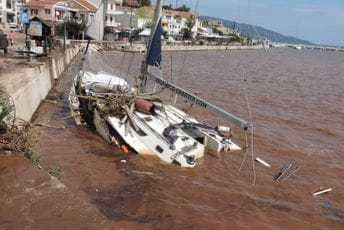Grčko ljetovalište poslije “Janosa” neprepoznatljivo: Saobraćajnice uništene, kuće bez vode Grčko ljetovalište poslije “Janosa” neprepoznatljivo: Saobraćajnice uništene, kuće bez vode