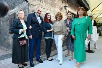 Tereza Kesovija u 81.godini snimila novi singl Tereza Kesovija u 81.godini snimila novi singl