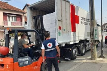 Paketi pomoći stigli u Bijelo Polje, raspodjela počinje odmah Paketi pomoći stigli u Bijelo Polje, raspodjela počinje odmah