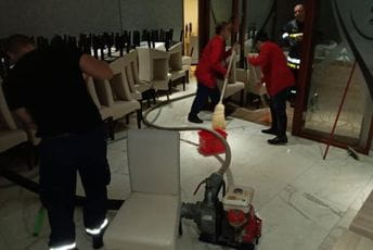 Nezapamćeno nevrijeme pogodilo Tivat Nezapamćeno nevrijeme pogodilo Tivat