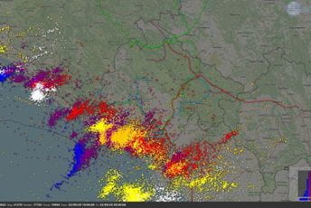 Tokom noći i jutra zabilježeno 20.000 udara groma Tokom noći i jutra zabilježeno 20.000 udara groma