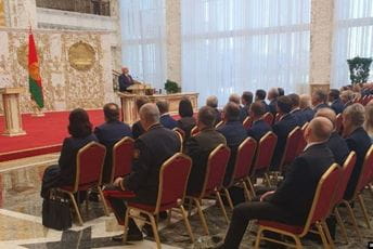 Lukašenko položio zakletvu na iznenadnoj inauguraciji Lukašenko položio zakletvu na iznenadnoj inauguraciji