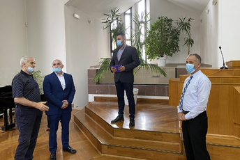 Neznanje pogubna kategorija u prihvatanju nepobitnih istorijskih činjenica od 1918. do danas Neznanje pogubna kategorija u prihvatanju nepobitnih istorijskih činjenica od 1918. do danas