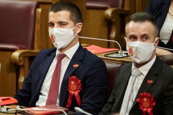 Bečić: Neprisustvovanje DF-a intoniranju himne pokazuje njihov odnos prema tom simbolu Bečić: Neprisustvovanje DF-a intoniranju himne pokazuje njihov odnos prema tom simbolu