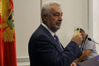 Kad profesor (ne)drži čas Kad profesor (ne)drži čas