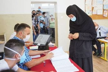 Богу није милији Амфилохије од мене Богу није милији Амфилохије од мене