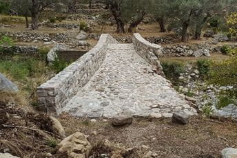 Oštećen stari most na Suvom potoku u Starom Baru Oštećen stari most na Suvom potoku u Starom Baru